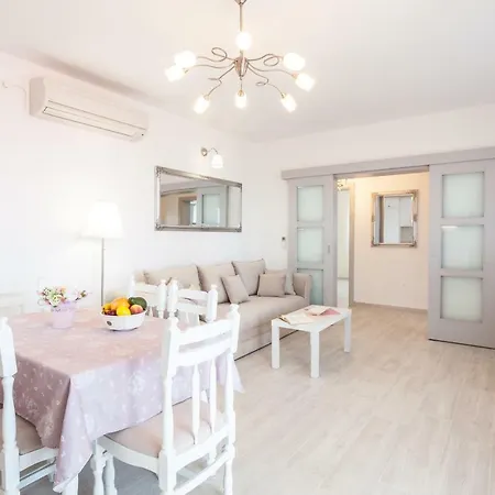 Simoni Guest house Prigradica