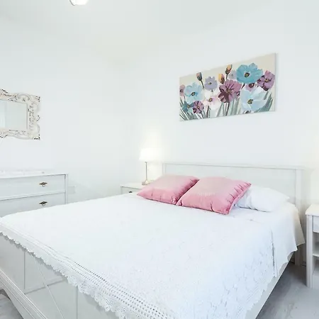 Simoni Guest house Prigradica